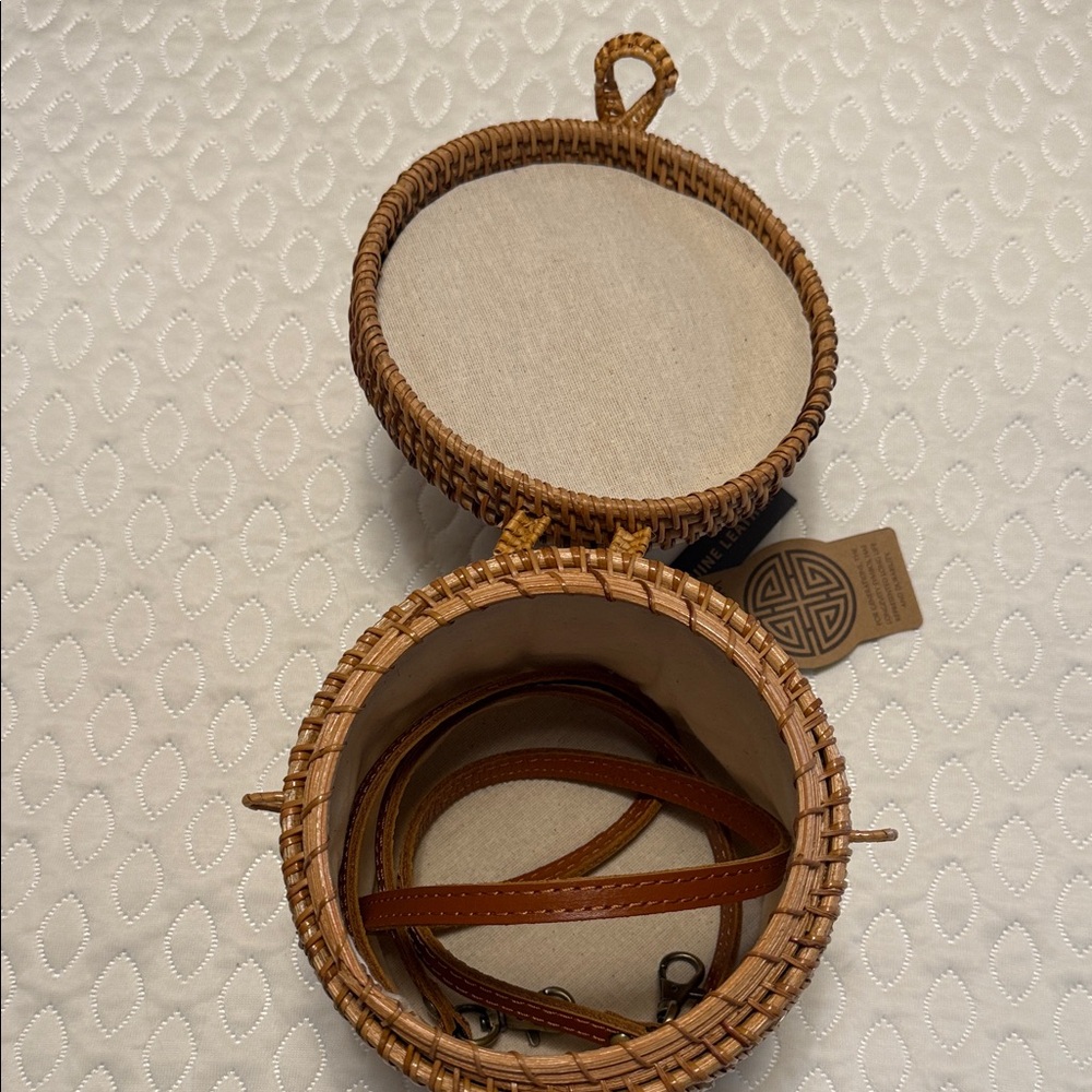 Handwoven Two-Tone Rattan Basket Bag with Top Handle - Picture 6 of 7